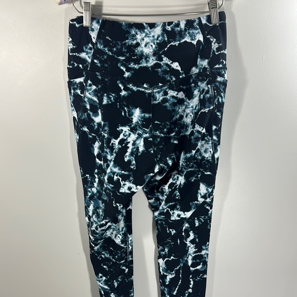 Old Navy Active Marble Print Leggings Large Black and White - Pockets! - Picture 4 of 4